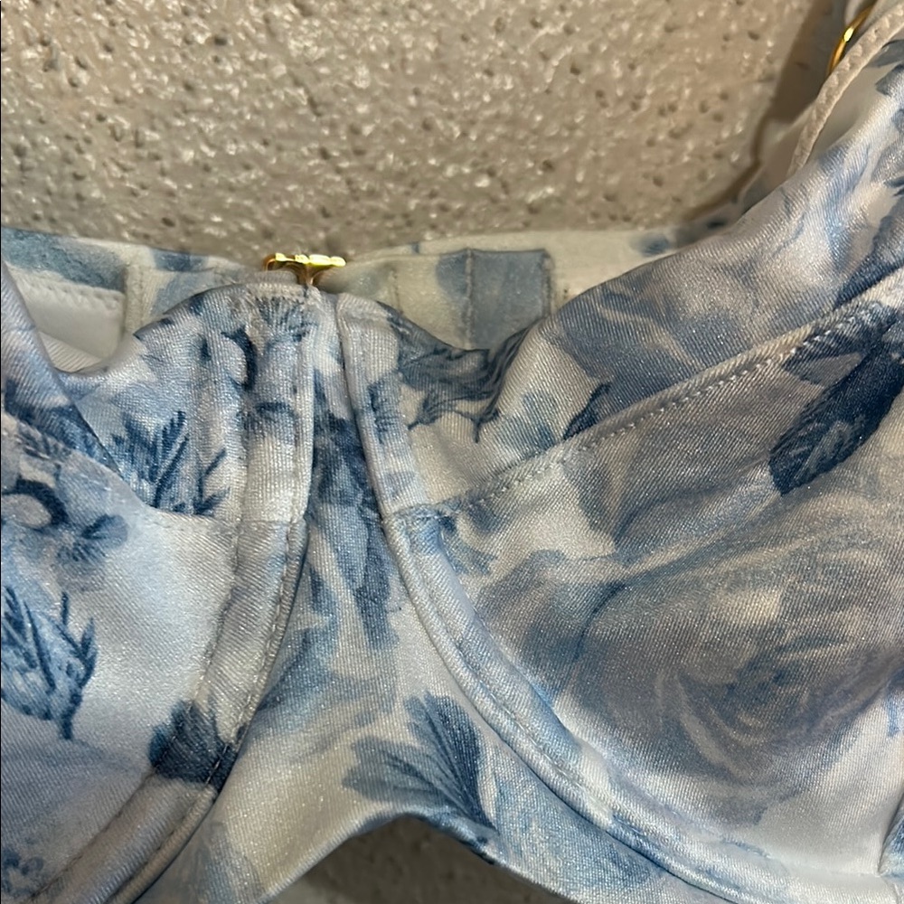 Victoria Secret Swimming Top Floral Blue and White 32DDD - Picture 3 of 11